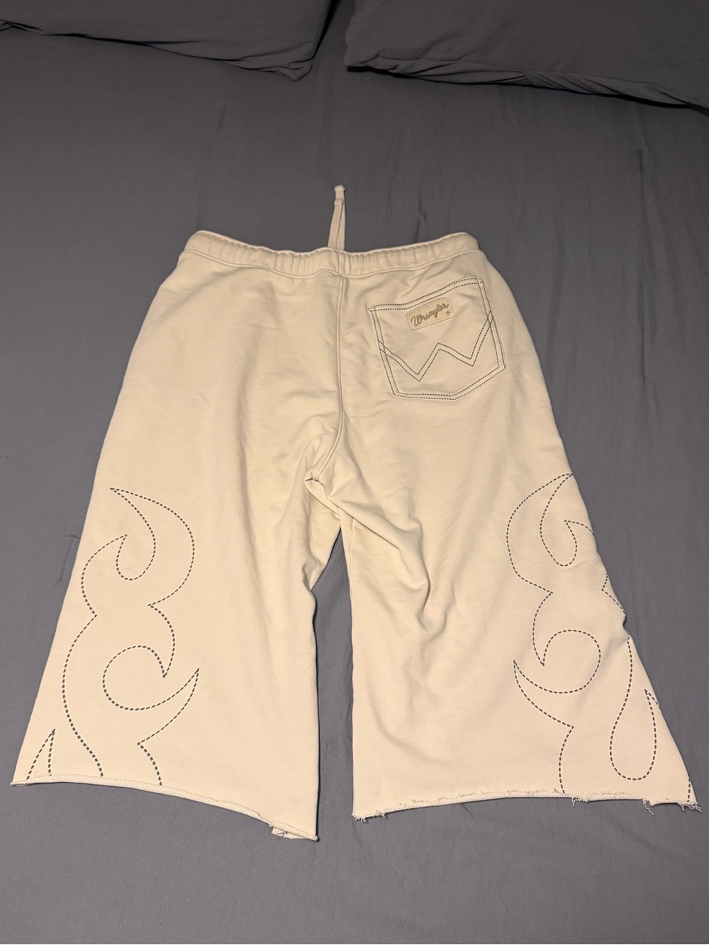 Wrangler x Lainey Wilson Bootstitch Cropped Gaucho Sweatpants Size Large